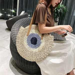 Sac à bandoulière rond en paille tissée avec motif œil bleu pour la plage en été