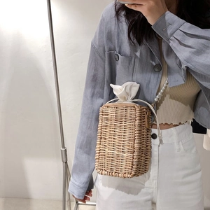Sac seau en paille avec poignée en perles et doublure à cordon pour la plage