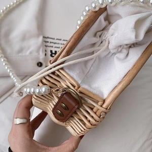 Sac de plage en paille tressée à la main avec bandoulière perle et doublure en toile