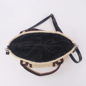 Sac panier en paille avec anses brunes et doublure à cordon pour le style de plage
