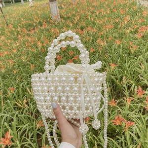 Sac À Main Élégant En Künstliche Perles Artificielles Tissé À La Main Pour Femmes Sac Bandoulière Seau Blanc Avec Noeud En Satin
