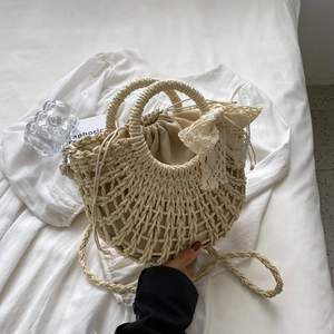 Borsa in paglia intrecciata con fiocco in pizzo e fodera per vacanze estive al mare