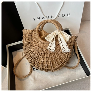Borsa a mano in paglia kaki con fiocco in pizzo bianco e fodera con coulisse