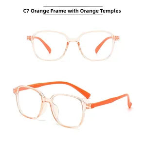 Détail de lunettes anti-lumière bleue carrées orange pour enfants avec cadre transparent