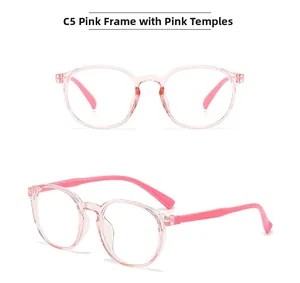 Vue détaillée des lunettes anti-lumière bleue enfant avec monture rose transparente C5