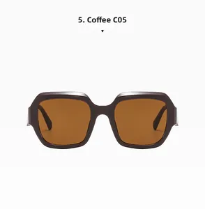 Vue frontale de lunettes de soleil carrées marron café avec charnières métalliques