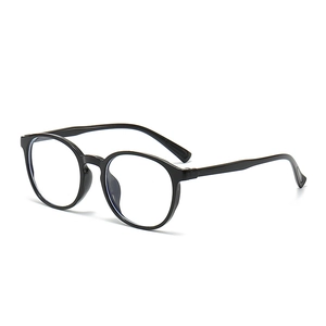 Lunettes anti-lumière bleue noires rondes pour enfants avec monture légère, vue de trois-quarts