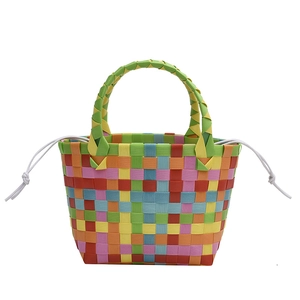 Borsa a cesto intrecciata a mano arcobaleno con motivo a scacchi per spiaggia e estate