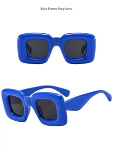 Lunettes de soleil carrées bleues et grises style gonflable à larges branches