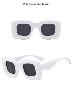 Détails des lunettes de soleil carrées blanches avec verres gris sous deux angles différents