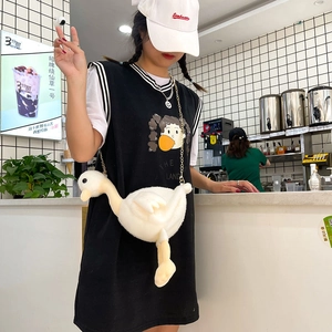 Sac à bandoulière en peluche oie blanche mignonne avec bec jaune et chaîne dorée