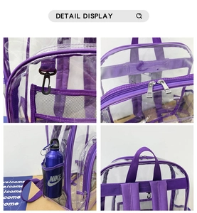 Detalle de la mochila de PVC transparente púrpura con bolsillos de malla y cremalleras