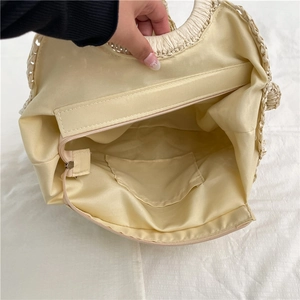 Fashionable round straw handbag with internal zipper pocket and woven beach bag texture