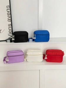 Bunte Kinder-Bauchtaschen aus Nylon in fünf Farben mit praktischem Doppelreißverschluss