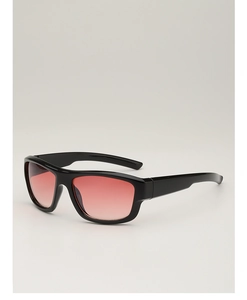 Détail de lunettes de soleil sport pour enfants avec monture noire et verres dégradés