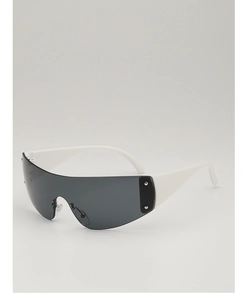 Détail de lunettes de soleil sport Y2K pour enfants, monture blanche et rivets