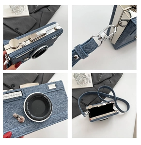 Détails macro du sac boîte en denim bleu en forme d'appareil photo avec garniture argentée