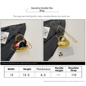 Detaillierte Größentabelle für goldene Acryl-Clutch mit Maßen und Kettenriemenlänge