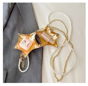 Mini sac de soirée étoile dorée avec finition brillante, chaîne et poignée en perles