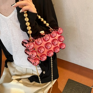 Moderne rosa Abendtasche aus Acryl mit Blasenstruktur und goldenem Perlengriff