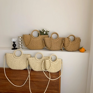 Sac de plage en paille avec poignée ronde et bandoulière en deux couleurs et trois tailles