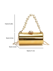 Dimensions détaillées pour un sac de soirée cylindrique doré avec anse en perles