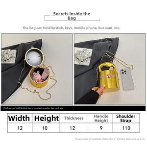 Guide des tailles du sac seau doré avec détails en acrylique et bandoulière en chaîne