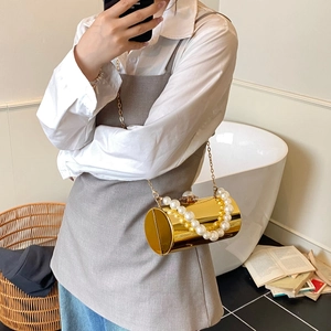 Sac de soirée cylindrique doré miroir avec poignée en perles et chaîne en métal élégant