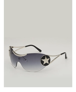 Close-up of Y2K pilot sunglasses featuring a silver star metal detail on the temple