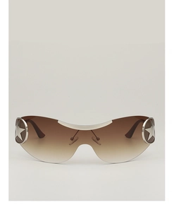 Close-up of Y2K pilot sunglasses featuring gradient lenses and silver star metal details