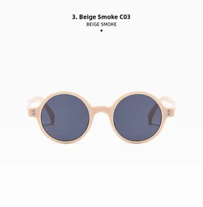 Vue détaillée des lunettes de soleil rondes rétro beige smoke avec verres gris C03