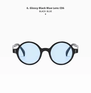 Vue détaillée de lunettes de soleil rondes rétro, monture noir brillant et verres bleus