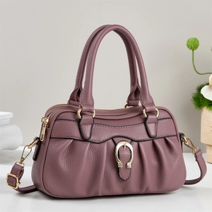 Modische lila Lederhandtasche mit goldener Schnalle und verstellbarem Schultergurt