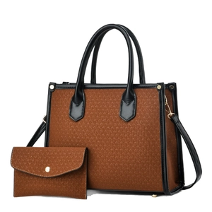 Braunes Taschen-Set mit Webmuster, schwarzen Griffen und passender kleiner Umschlagtasche