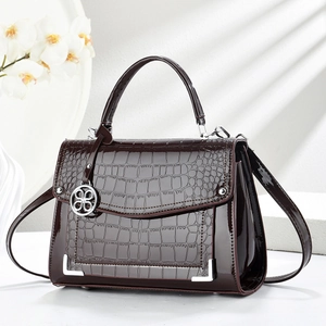 Women Crocodile Pattern Patent Leather Handbag Top Handle Shoulder Crossbody Bag With Clover Pendant Elegant Fashion