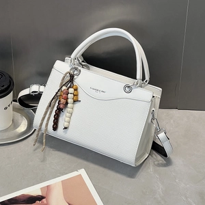 Gewebte PU Leder Schultertasche Handtasche Crossbody Mit Holzperlen Anhänger Nähte Große Kapazität Lässig Trendig Für Damen