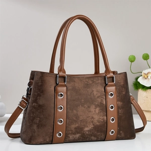 Sac à main vintage marron avec œillets métalliques et bandoulière réglable pour femme