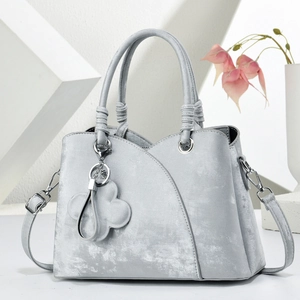 Sac à main élégant en daim gris avec breloque fleur et bandoulière réglable pour femmes