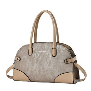 Sac à bandoulière demi-lune beige minimaliste avec texture plissée et lettrage fashion