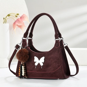 Sac à main Boston bordeaux chic avec papillon argenté et breloques décoratives