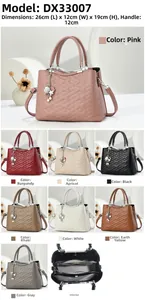 Quilted leather handbag showing interior structure and precise size dimensions 26x12x19cm