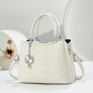 Women Quilted PU Leather Handbag Elegant Shoulder Bag With Shell Artificial Pearl Charm Crossbody Purse Fashion Trendy