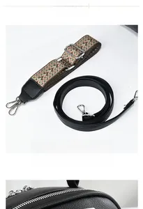 Détails de deux bandoulières réglables avec motifs tissés et cuir noir pour sacs à main