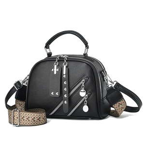 Sac à main noir en cuir grainé pour femme avec bandoulière tissée géométrique
