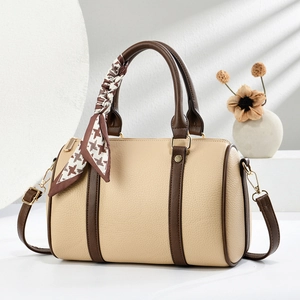 Sac à main Boston beige avec finitions cuir marron et foulard en soie pied-de-poule