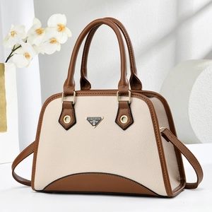 Sac à main élégant crème et marron avec bandoulière réglable et grande capacité de rangement