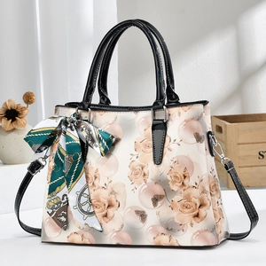 Sac à main vintage blanc avec motifs floraux et bandoulière en cuir verni noir