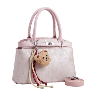 Pink large capacity crossbody handbag with vertical texture, twist lock and bear charm