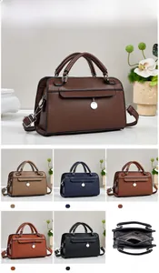 Détails du sac bandoulière en cuir pour femme avec options multicolores et dimensions 24x10x16cm