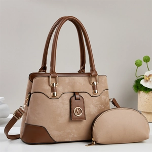 Ensemble sac à main deux pièces camel et marron avec logo doré et bandoulière amovible